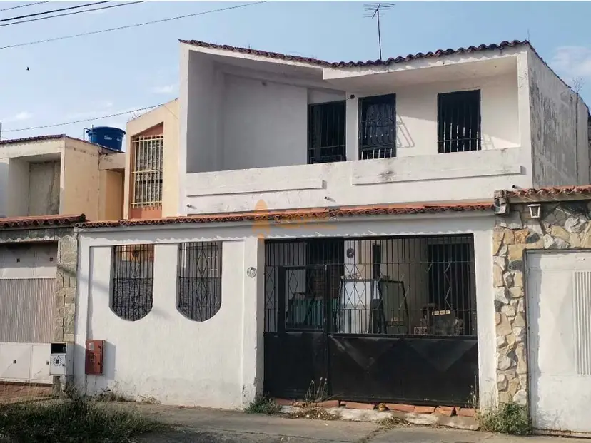 En Venta Inmueble Comercial urb. La Esmeralda San Diego Av. Principal