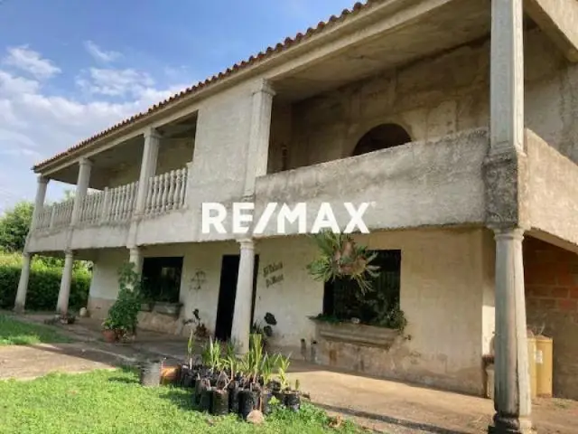 VENTA AMPLIA CASA SAFARI CARABOBO OBRA GRIS
