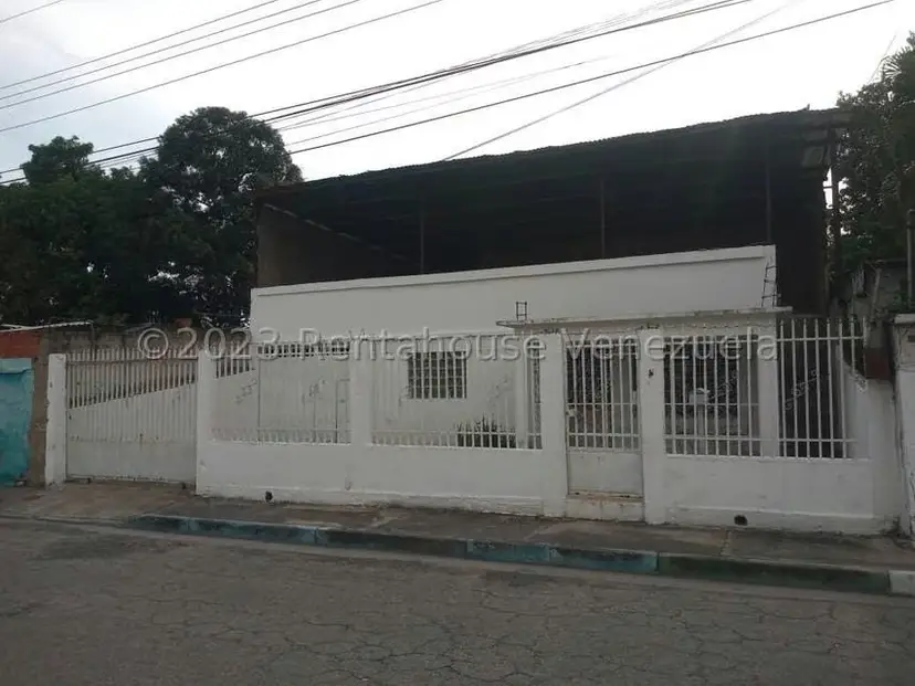 Casa (Multipes Niveles) en Venta en Avenida Aragua, Aragua