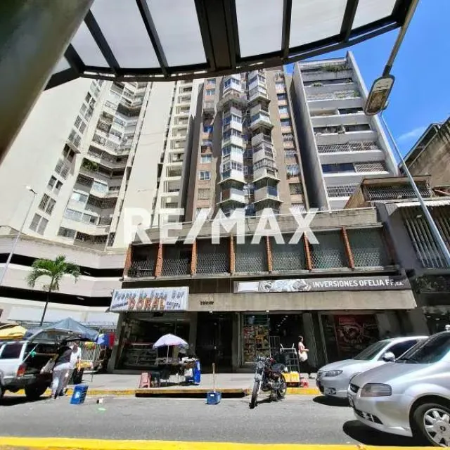 LOCAL COMERCIAL ALQUILER 223M2 - AV FF.AA.