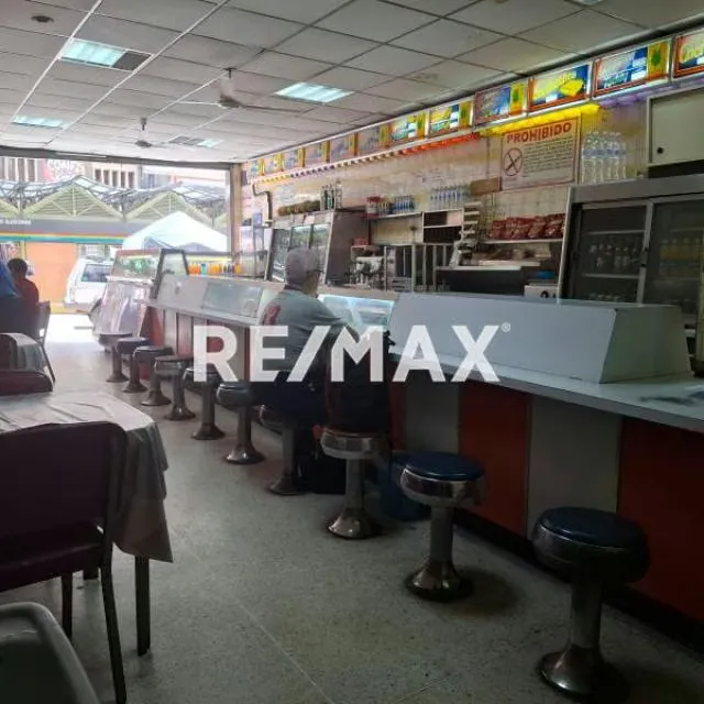 LOCAL COMERCIAL ALQUILER 223M2 - AV FF.AA. - 2