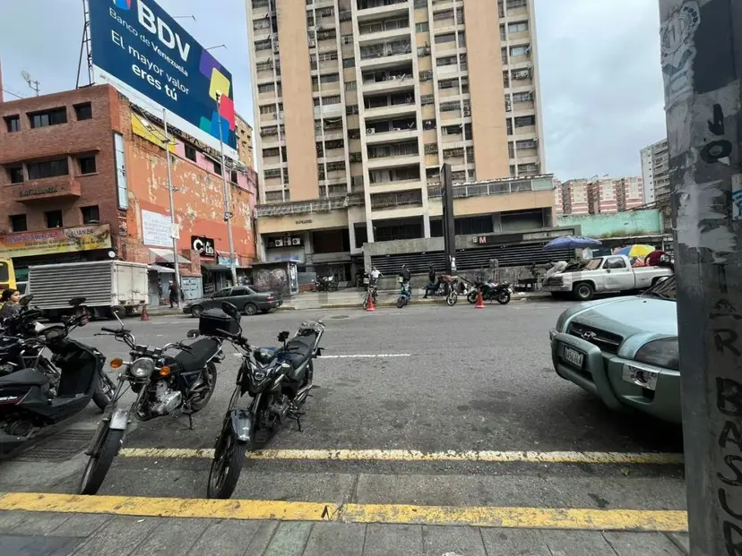 Oficina de 132 m² en Centro Parque Carabobo con acceso directo al metro