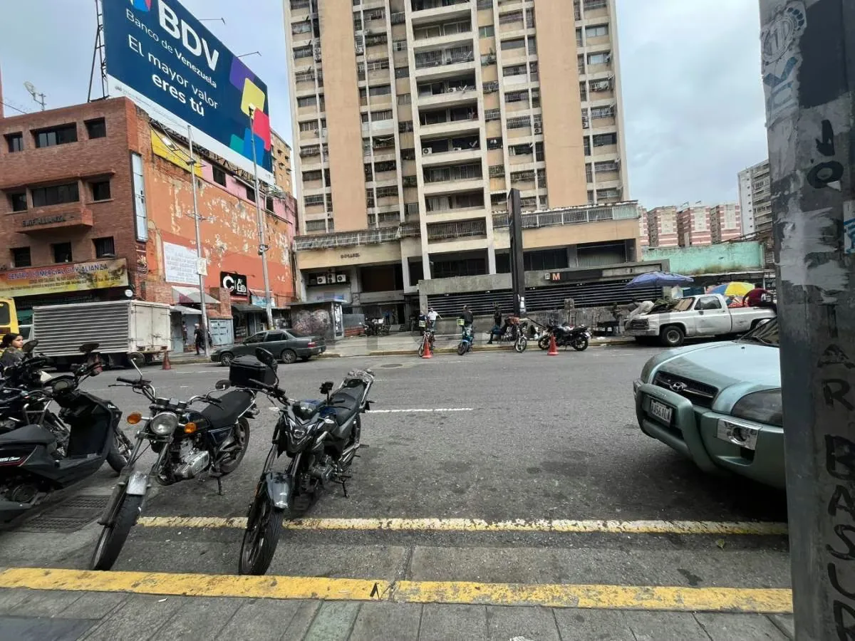 Oficina de 132 m² en Centro Parque Carabobo con acceso al metro