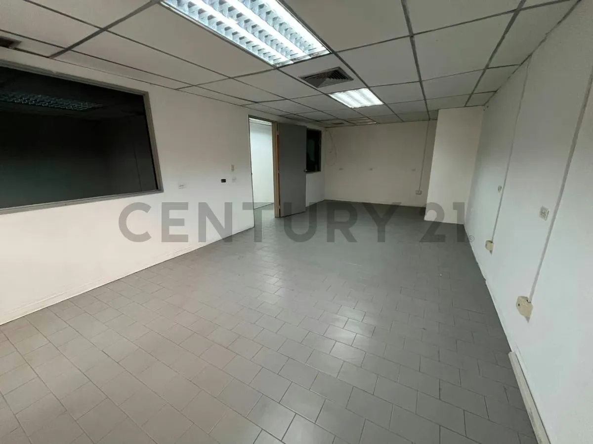 Oficina de 132 m² en Centro Parque Carabobo con acceso al metro - 17