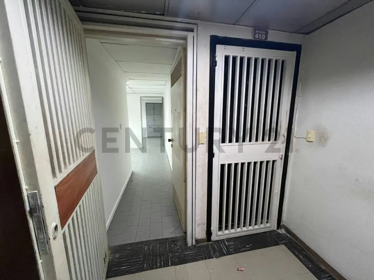Oficina de 132 m² en Centro Parque Carabobo con acceso al metro - 2