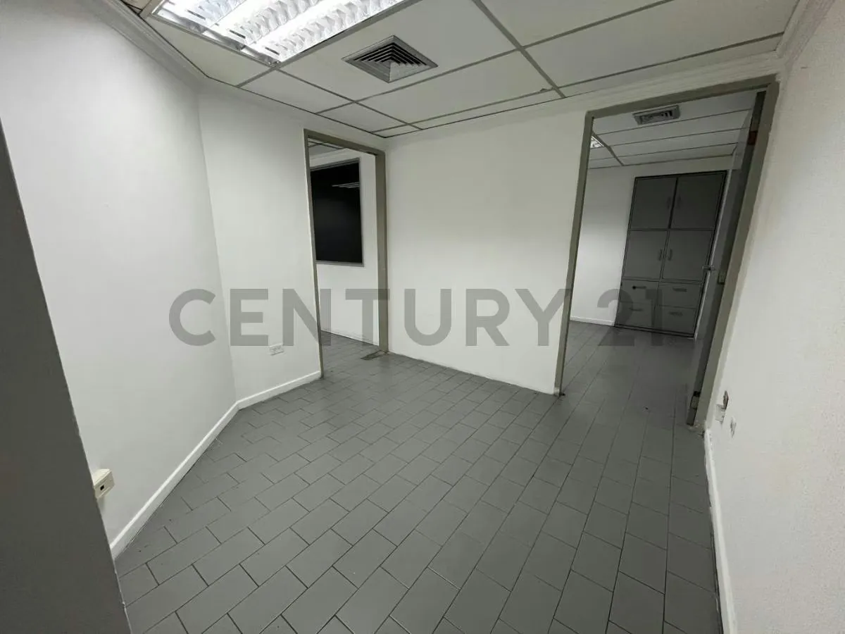 Oficina de 132 m² en Centro Parque Carabobo con acceso al metro - 3