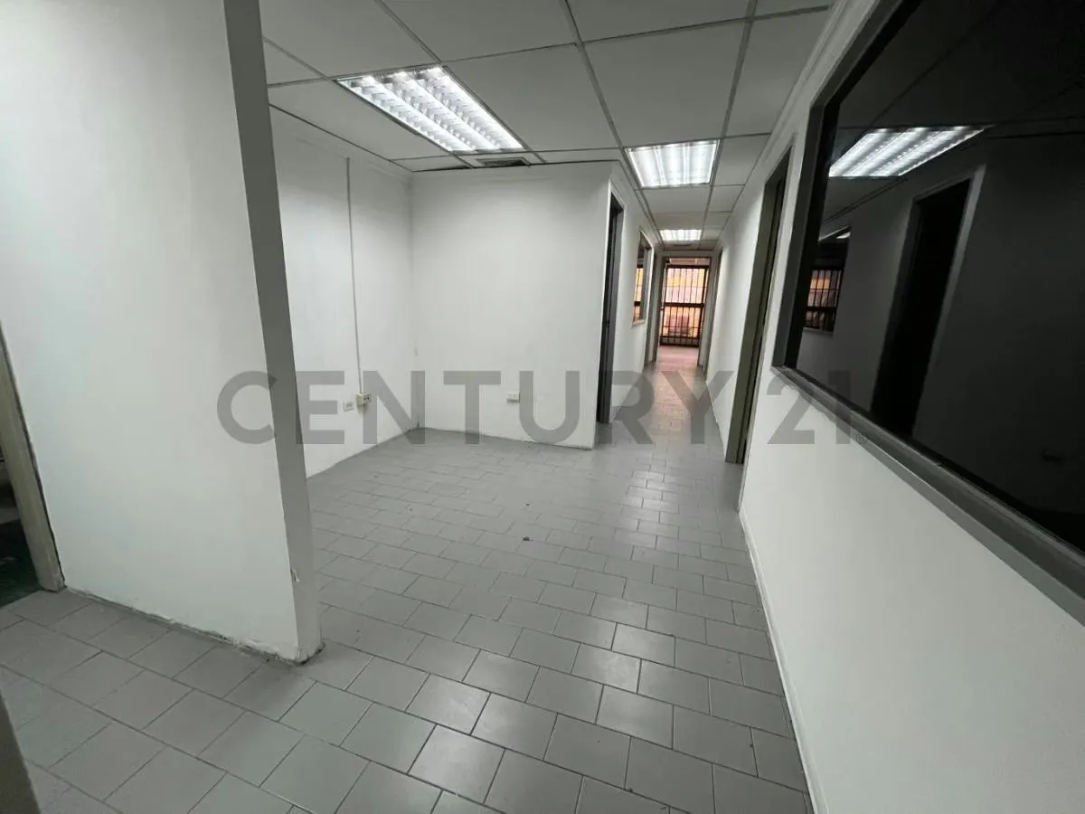 Oficina de 132 m² en Centro Parque Carabobo con acceso al metro - 7