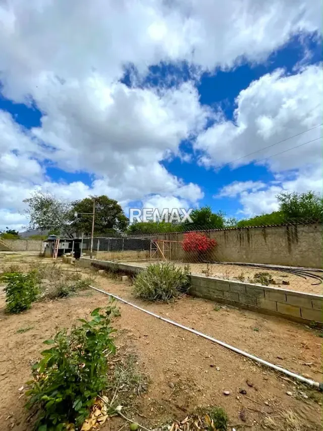 EN VENTA TERRENO CON EDIFICACION DE GALPONES - 11