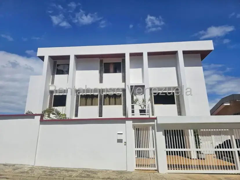 Casa (Duplex) en Venta en Los Naranjos del Cafetal, Distrito Metropolitano