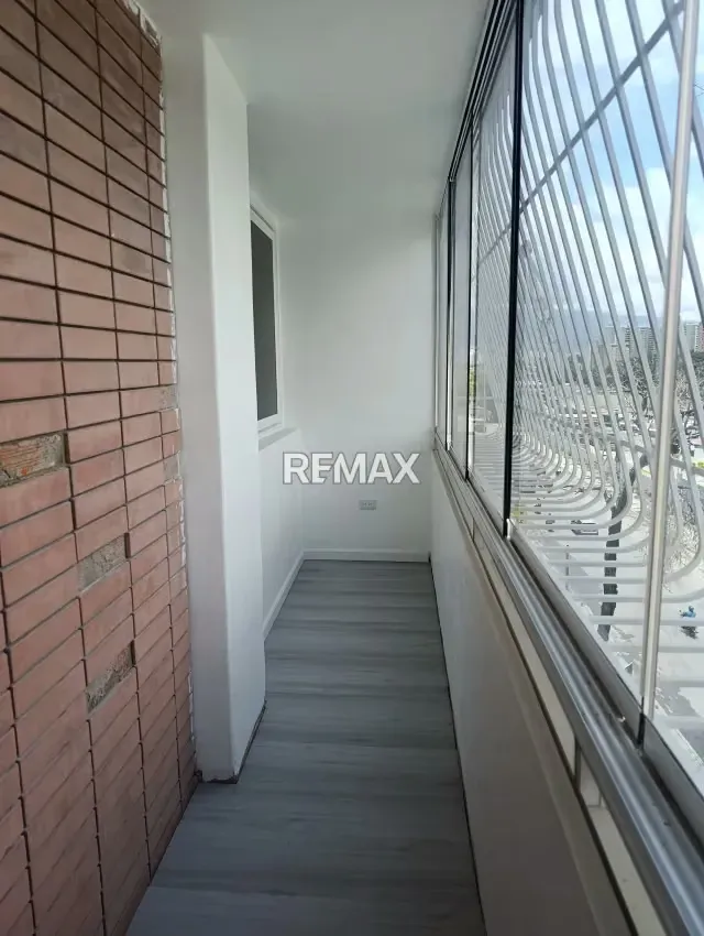 Hermoso Apartamento Remodelado en la Paz - 3
