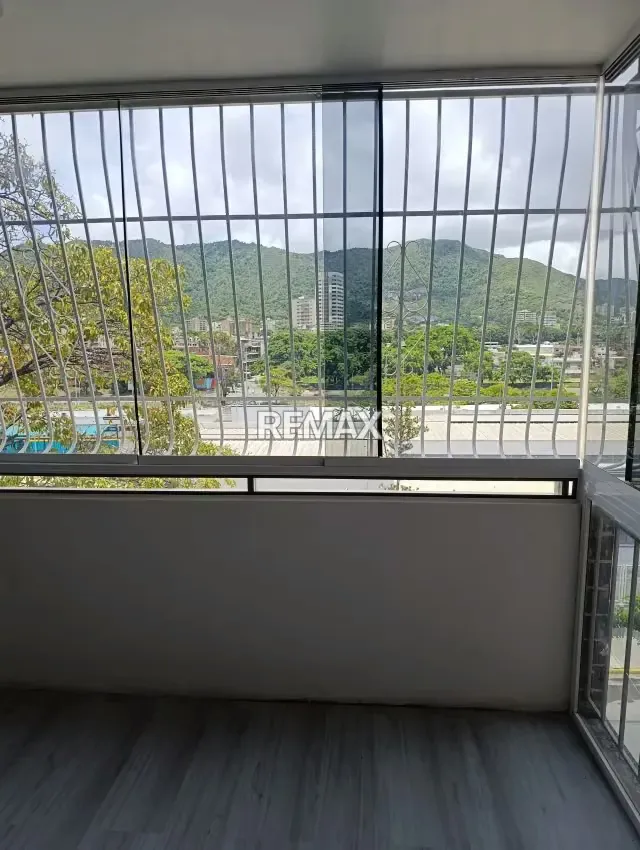 Hermoso Apartamento Remodelado en la Paz - 4