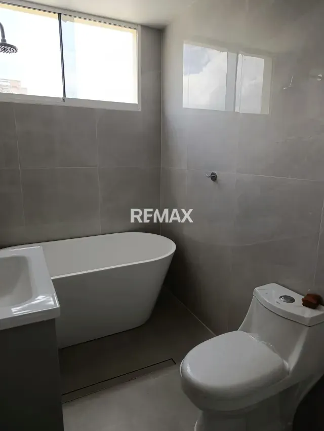 Hermoso Apartamento Remodelado en la Paz - 8