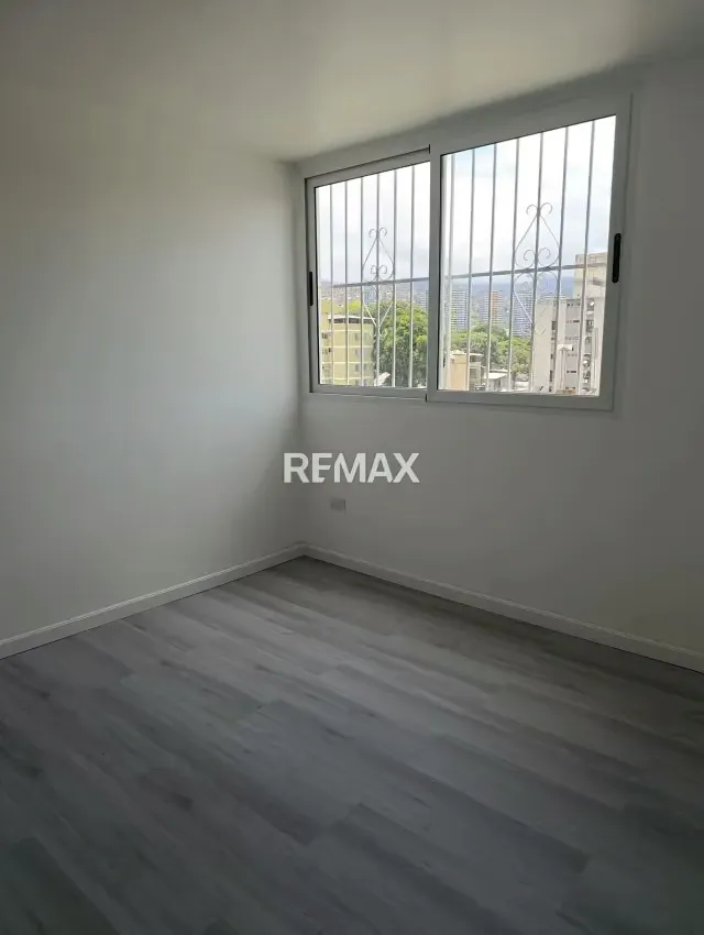 Hermoso Apartamento Remodelado en la Paz - 9