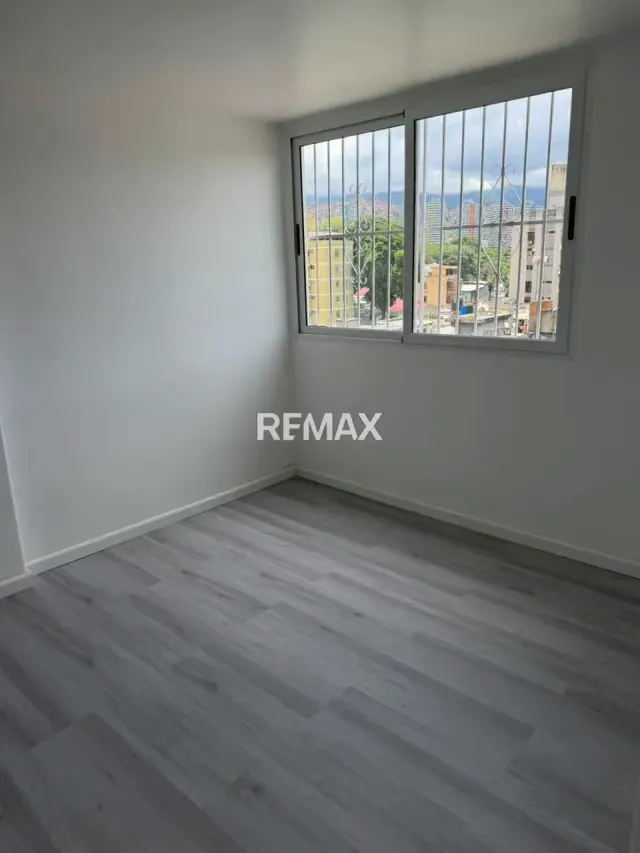 Hermoso Apartamento Remodelado en la Paz - 10