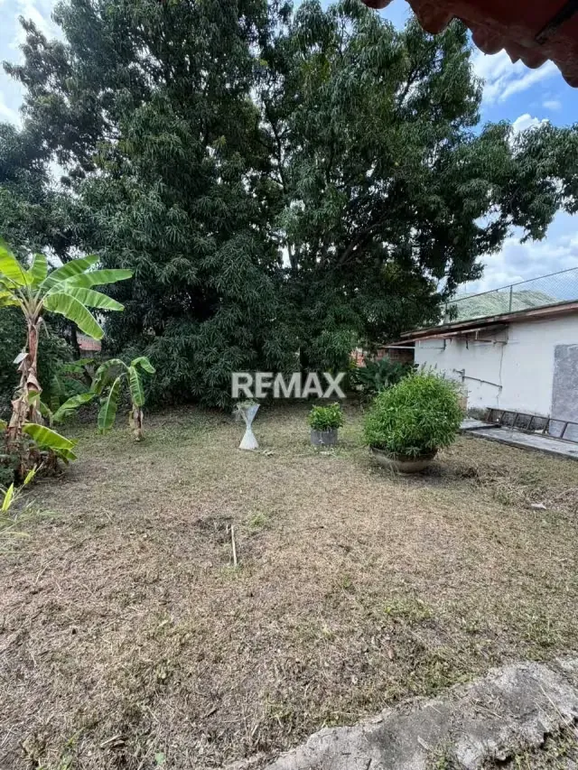 Venta de Casa Excelente Ubicación en La Floresta - 6
