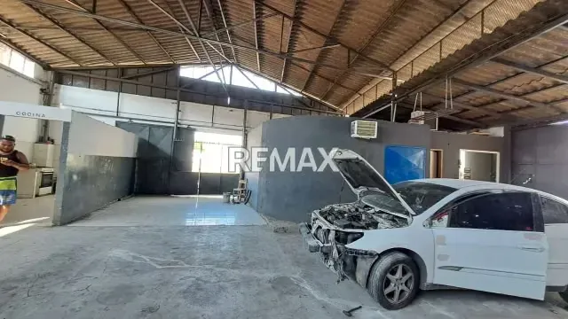 SE VENDE GALPON EN LA AVENIDA MUNICIPAL DE PUERTO LA CRUZ - 5