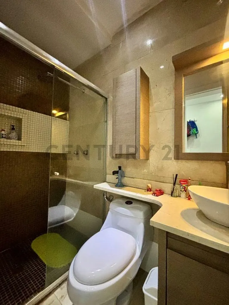En venta hermoso Townhouse en Lake Village Lecheria - 16
