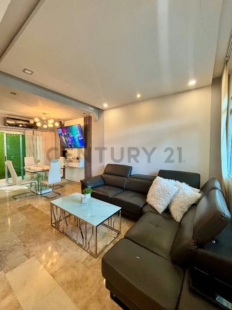 En venta hermoso Townhouse en Lake Village Lecheria - 4