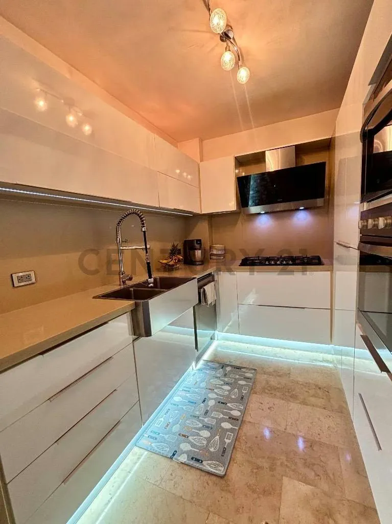 En venta hermoso Townhouse en Lake Village Lecheria - 7