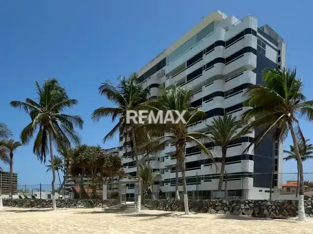 APARTAMENTO MODERNO EN EDIFICIO CARACOLA, RESIDENCIAS PLAYA MORENO, CON PISCINA