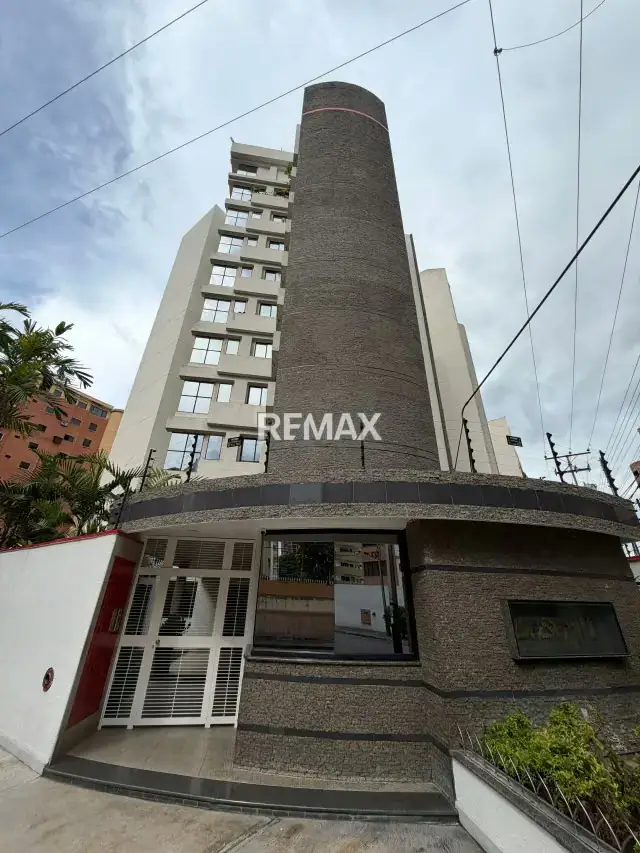 EXCLUSIVO A´PARTAMENTO EN URB. EL BOSQUE