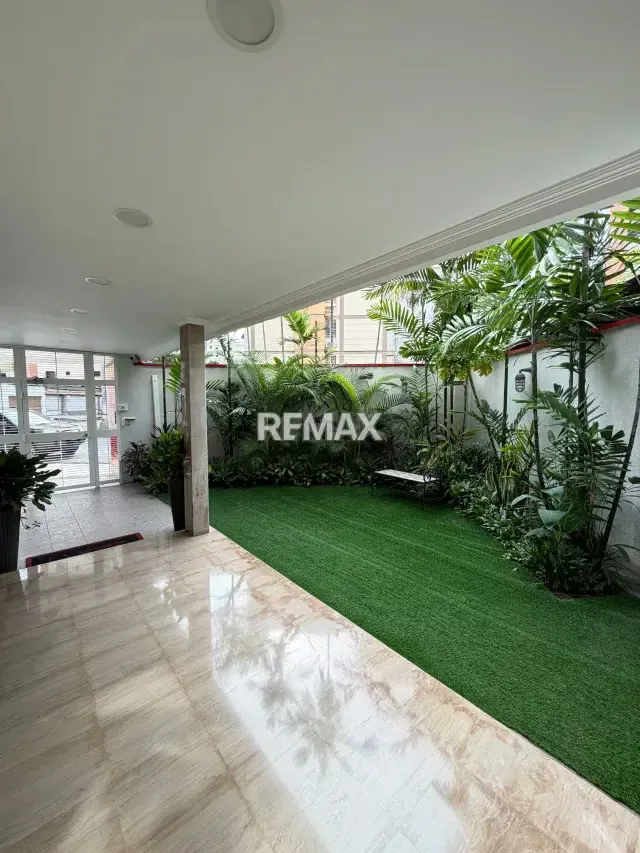 EXCLUSIVO A´PARTAMENTO EN URB. EL BOSQUE - 2