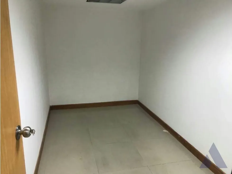 Vendo/alquilo oficina 300+200m2 El Rosal 7452 - 10
