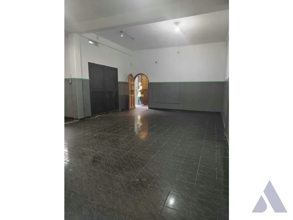 Alquilo local comercial 80m2 Monte Cristo 8200 - 6