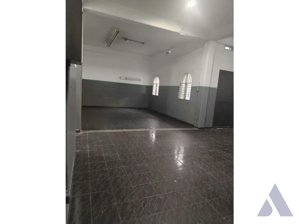 Alquilo local comercial 80m2 Monte Cristo 8200 - 7