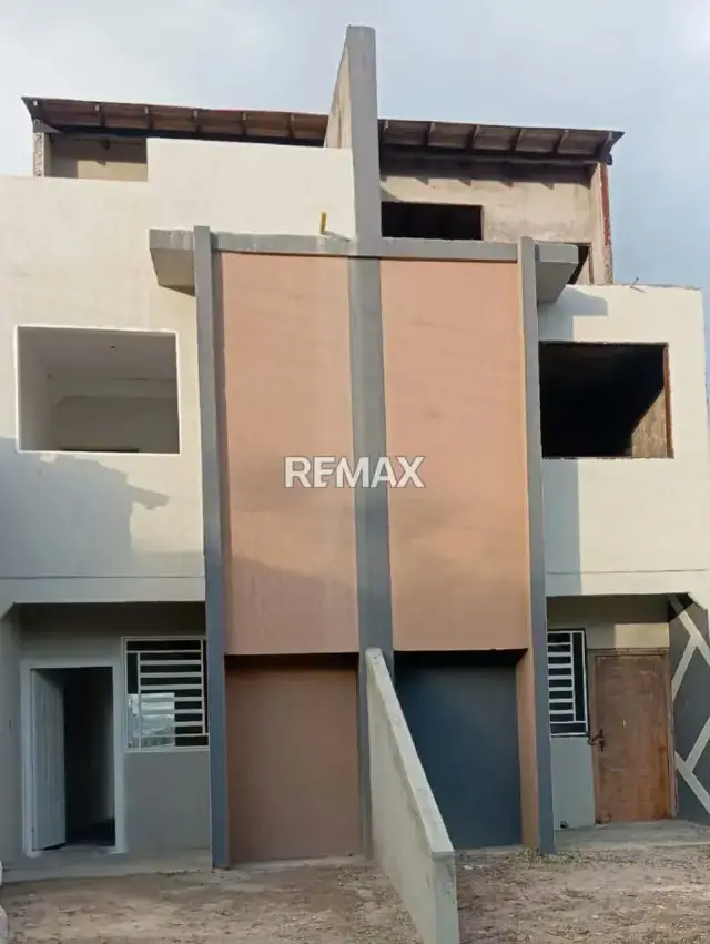 TOWNHOUSE EN VENTA UBICADO EN BOCA DE CANEYES OBRA GRIS