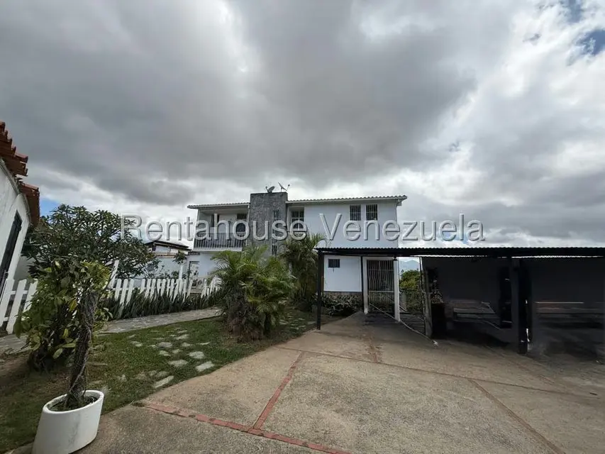 Casa (Multipes Niveles) en Venta en Cumbres de Curumo, Distrito Metropolitano - 2