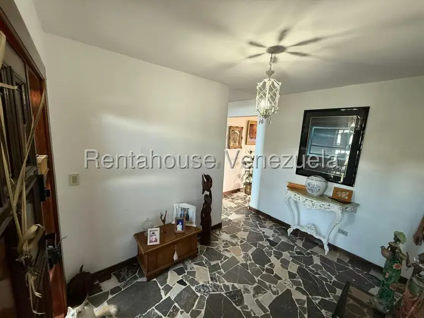 Casa (Multipes Niveles) en Venta en Cumbres de Curumo, Distrito Metropolitano - 3
