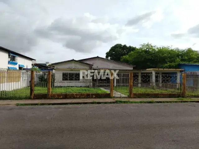 se ofrece casa a remodelar en venta, en el sector Las Avenidas. Avenida Fuerzas Armadas, Maturín