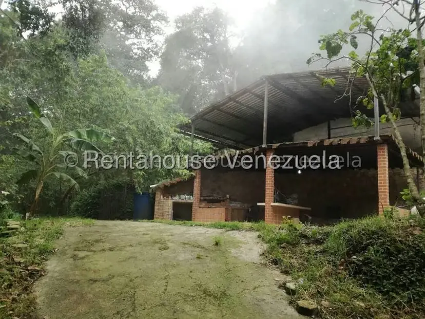 Terreno (Finca) en Venta en La Colonia Tovar, Aragua