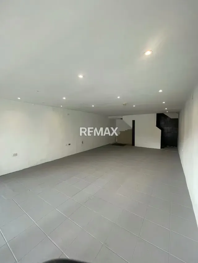 Local en venta urbanización. Majay avenida Bolivar Valencia - 5