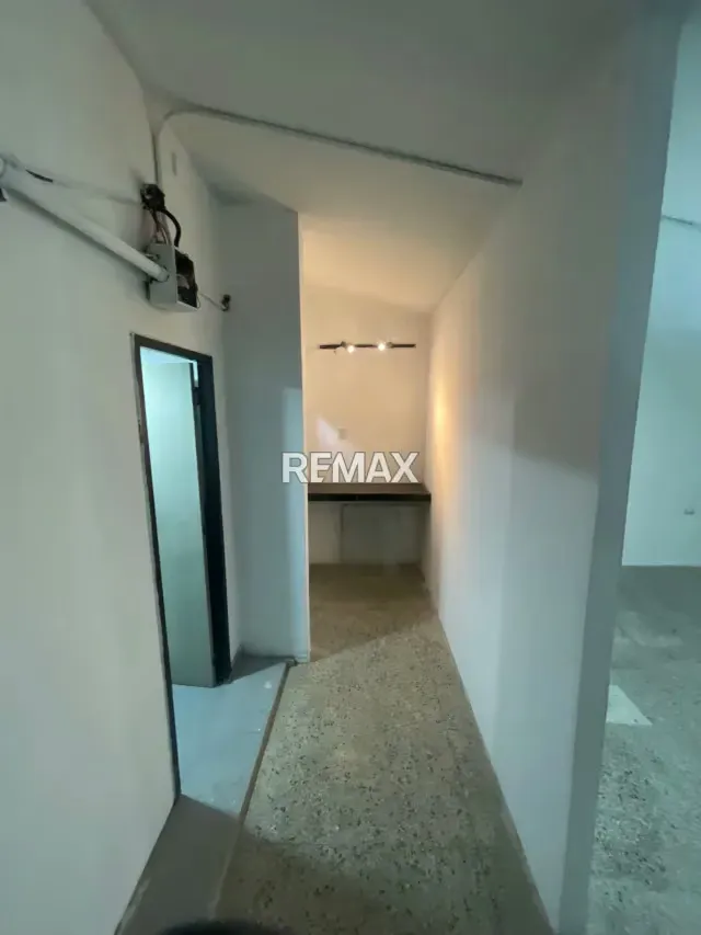 Local en venta urbanización. Majay avenida Bolivar Valencia - 9