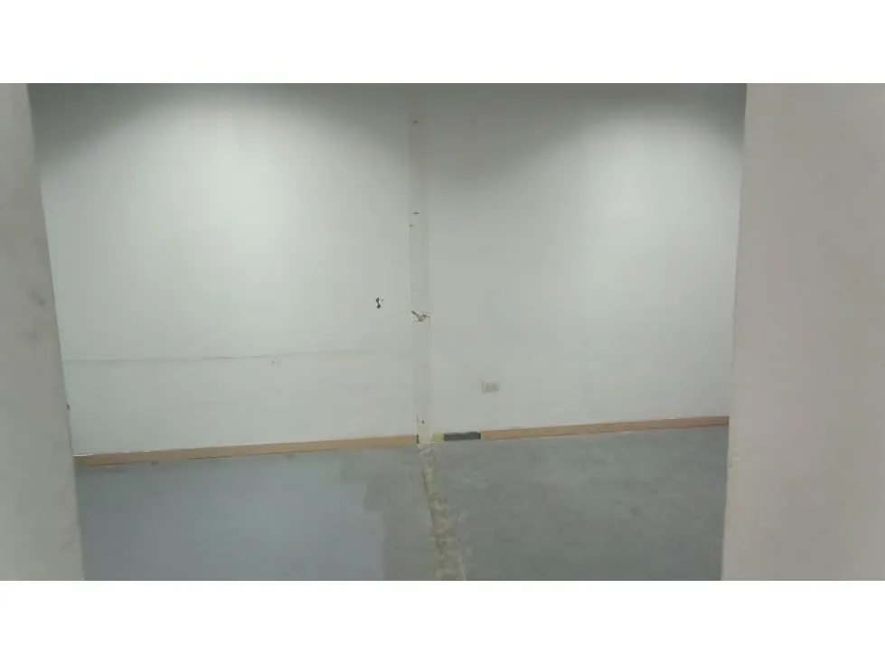 Alquilo local 125m2 Buenaventura Guatire - 6