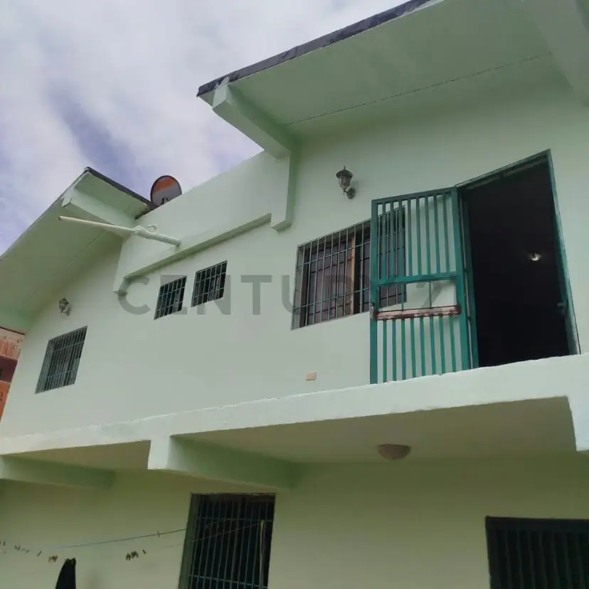 Casa duplex amplia, en los cerritos, municipio maneiro