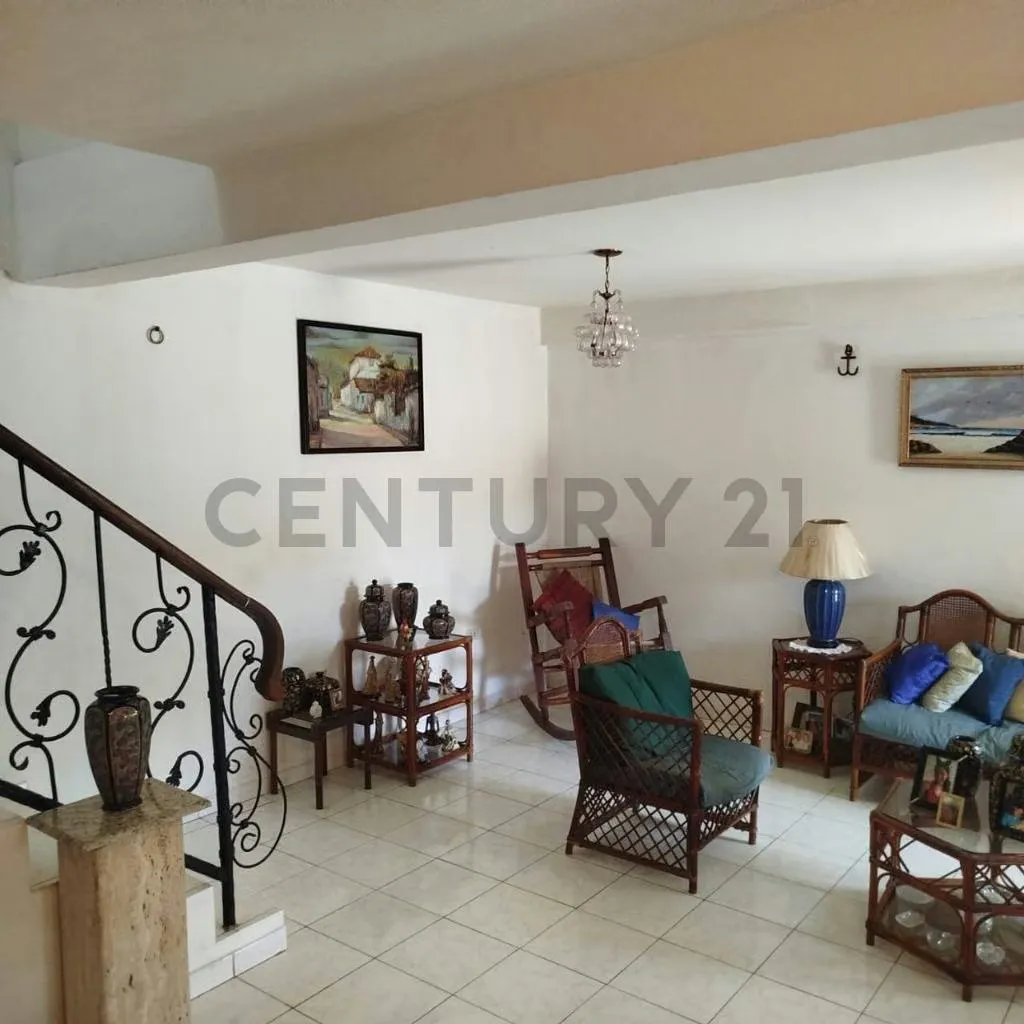Casa duplex amplia, en los cerritos, municipio maneiro - 2