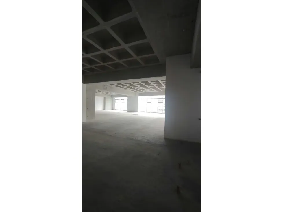 Se alquila Oficina 315m² Las Mercedes - 2