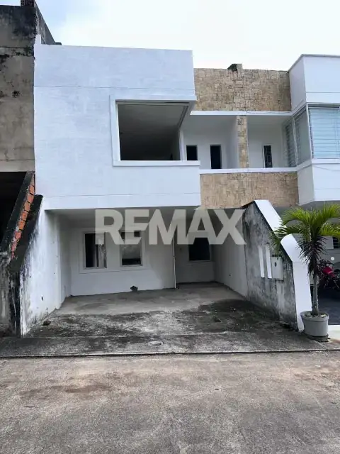 SE VENDE CASA EN URB EL DORAL , PUEBLO NUEVO