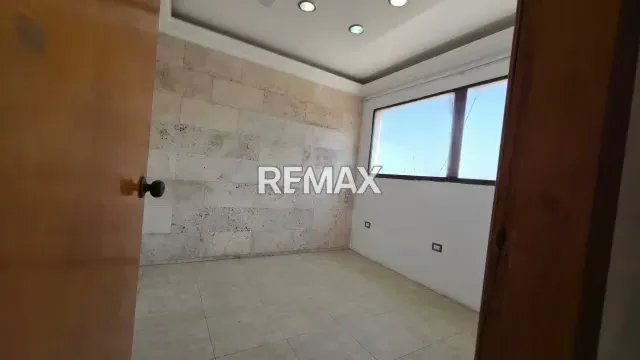 EN VENTA CÓMODA OFICINA UBICADA EN EL CENTRO COMERCIAL CRISTAL PLAZA-BARCELONA - 4
