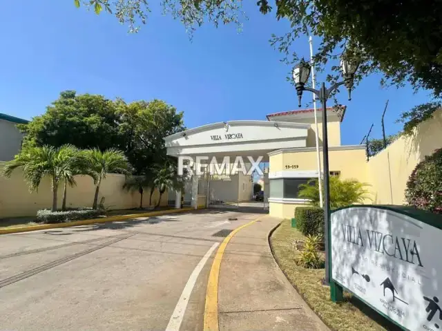 TOWNHOUSE AMOBLADO EN ALQUILER EN VILLA VIZCAYA* Av. 9b calle 59 y 60