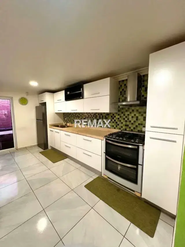 PRÁCTICO TOWNHOUSE EN VENTA EN LOMAS DE MARGARITA, AV. JUAN BAUTISTA ARISMENDI, ISLA DE MARGARITA.
