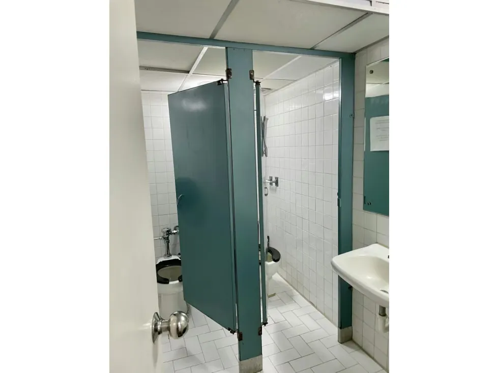 Vendo/aquilo oficina 157m2 Los Dos Caminos 9930 - 10