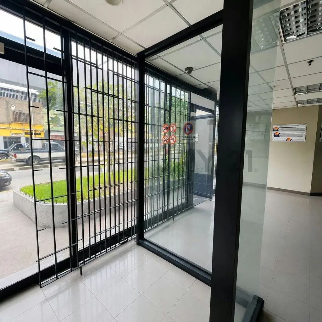 Ave Nva Granada Local Venta, Visibilidad, Tráfico Personas, el Espacio Perfecto! - 3