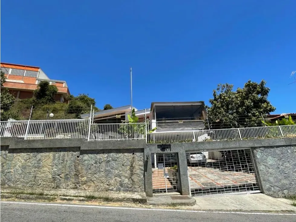 Se Vende Casa 450 M2 en la Urbanización Prados del Este
