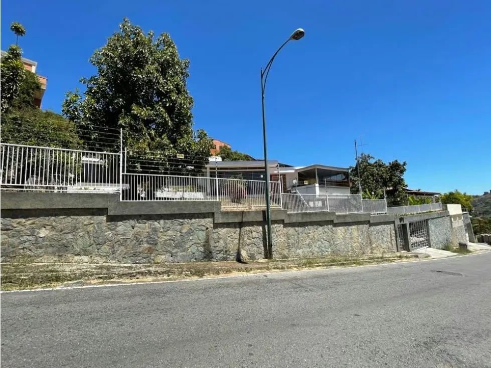 Se Vende Casa 450 M2 en la Urbanización Prados del Este - 2