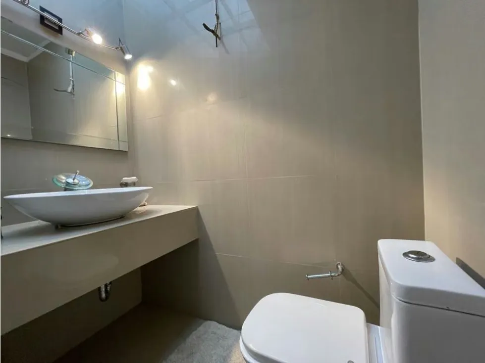 Se Vende Casa 450 M2 en la Urbanización Prados del Este - 16