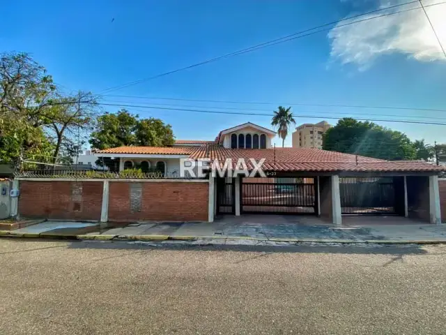 VENDO CASA QUINTA URBANIZACION ZAPARA II